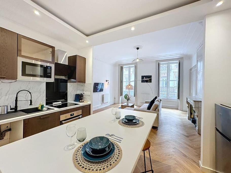 My Victor Hugo 1 Apartment *